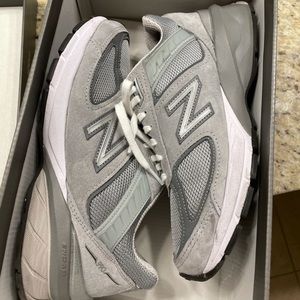 New Balance 990v5 Sneaker
